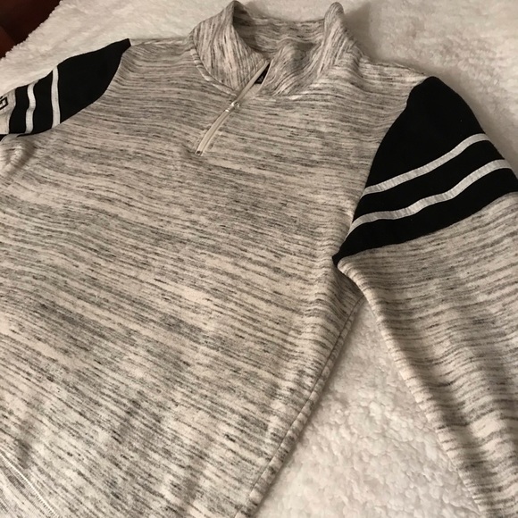 Inspired Hearts Pullover - Picture 2 of 6